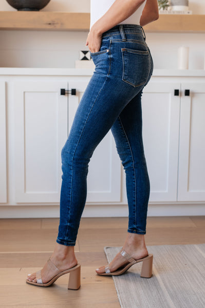 Judy Blue Non-Distressed Mid-Rise Skinny Jeans