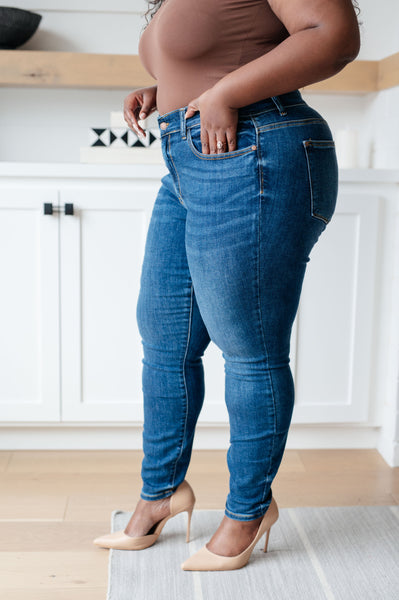 Judy Blue Non-Distressed Mid-Rise Skinny Jeans