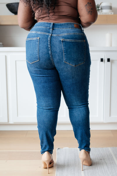 Judy Blue Non-Distressed Mid-Rise Skinny Jeans