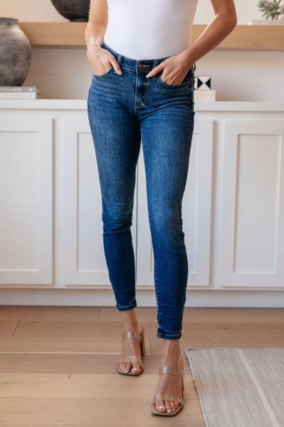 Judy Blue Non-Distressed Mid-Rise Skinny Jeans