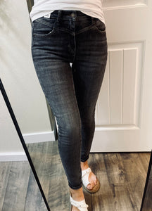 Judy Blue Black Washed V Skinny Denim